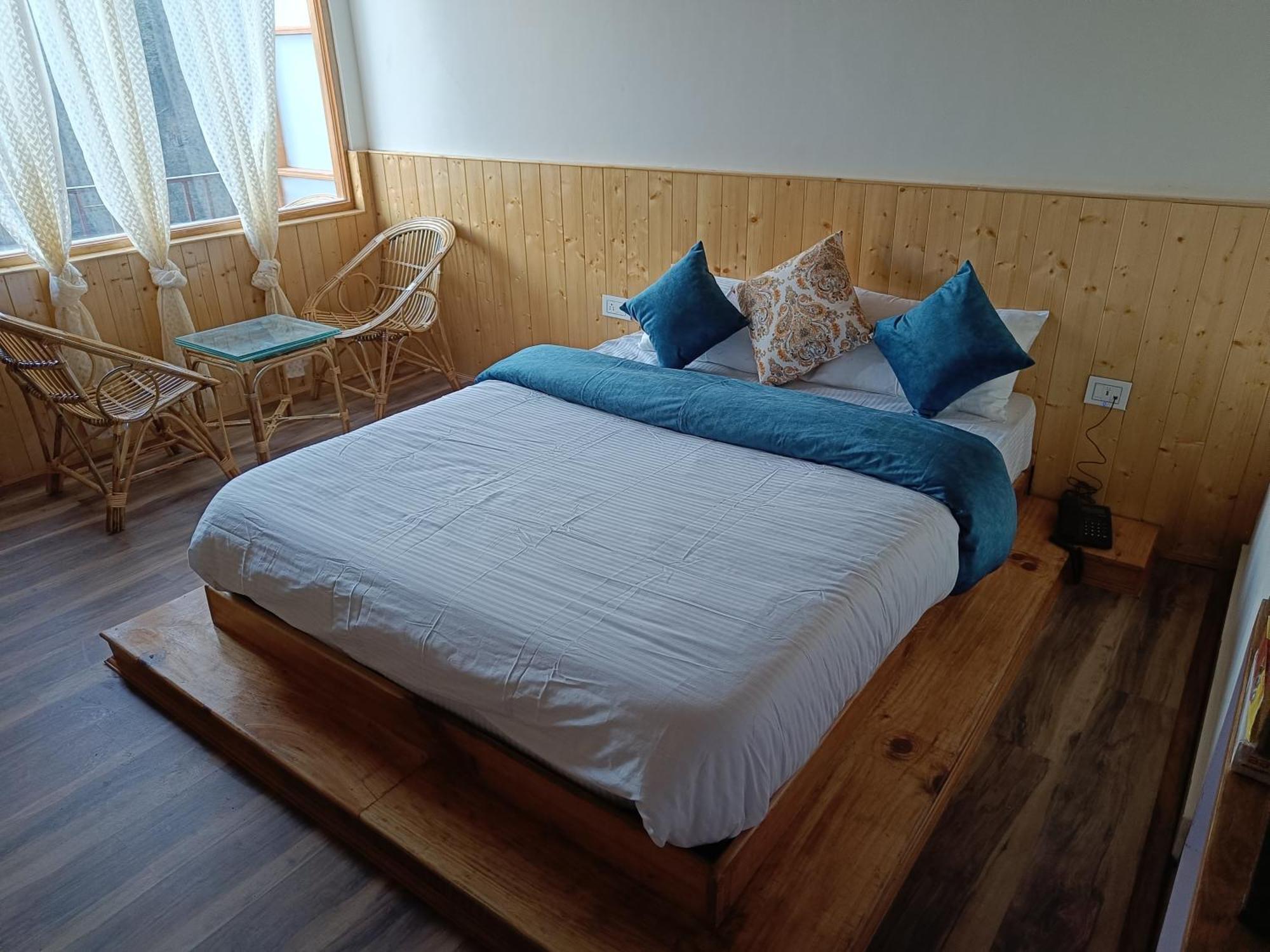 Trimounts-A Boutique Hotel & Wellnes Center In Tirthan Valley Banjār Exteriör bild