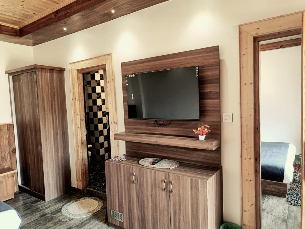 Trimounts-A Boutique Hotel & Wellnes Center In Tirthan Valley Banjār Exteriör bild