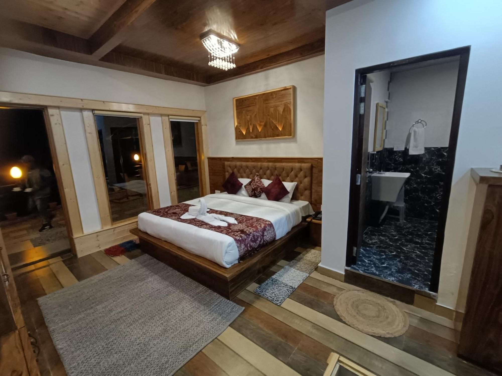 Trimounts-A Boutique Hotel & Wellnes Center In Tirthan Valley Banjār Exteriör bild