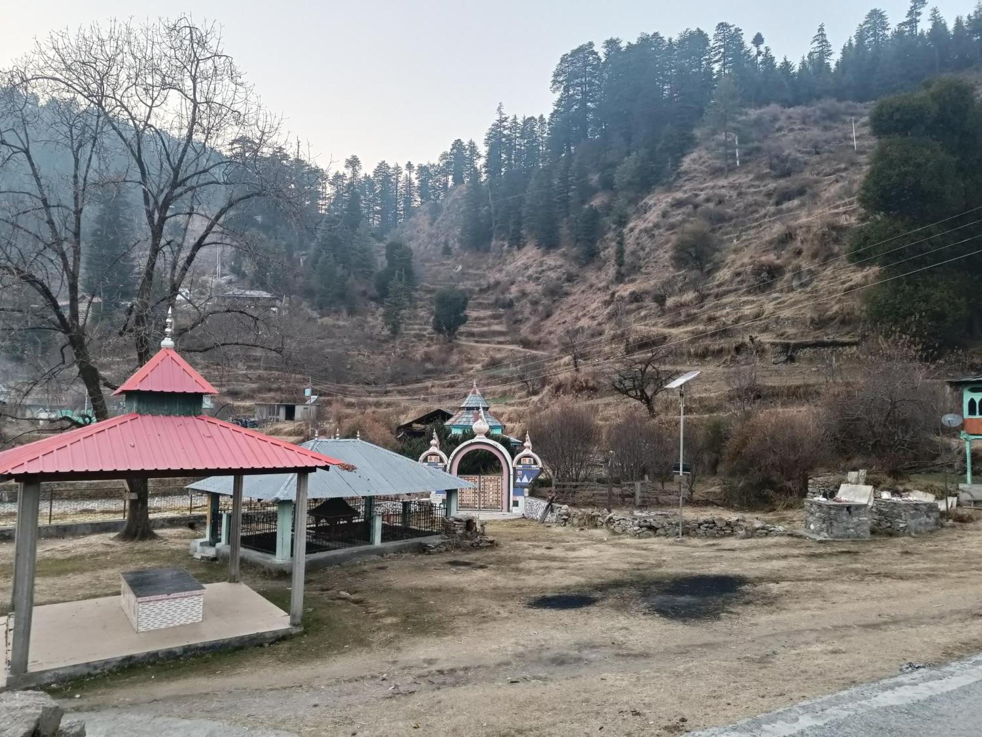 Trimounts-A Boutique Hotel & Wellnes Center In Tirthan Valley Banjār Exteriör bild