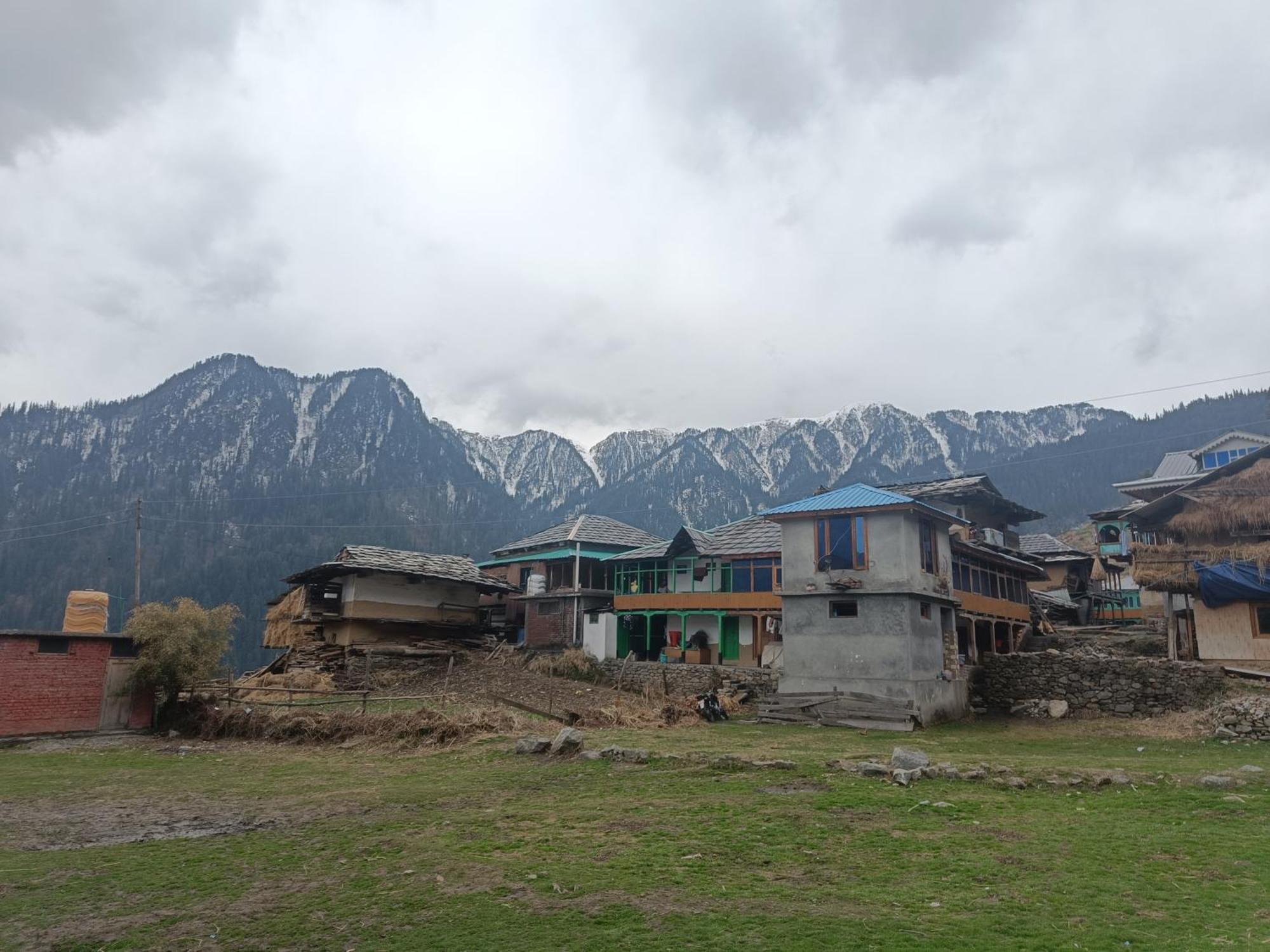 Trimounts-A Boutique Hotel & Wellnes Center In Tirthan Valley Banjār Exteriör bild
