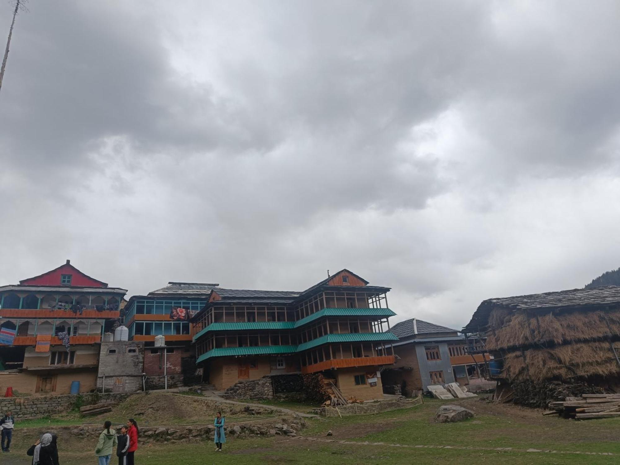 Trimounts-A Boutique Hotel & Wellnes Center In Tirthan Valley Banjār Exteriör bild